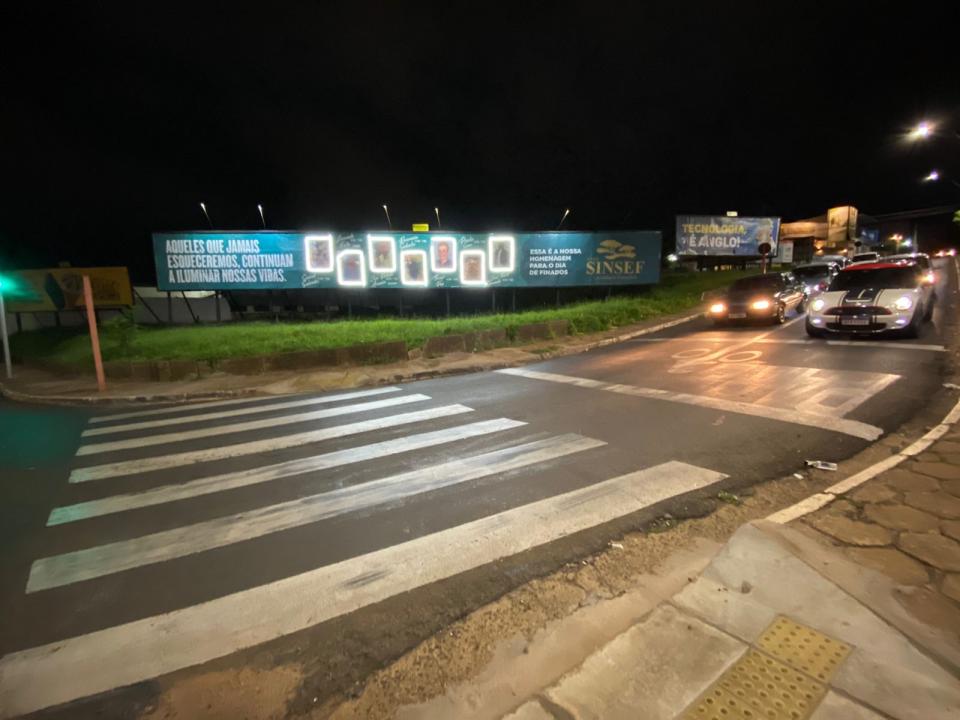 Foto 13 de 13 — Outdoors homenageiam pessoas falecidas em campanha para o Dia de Finados
